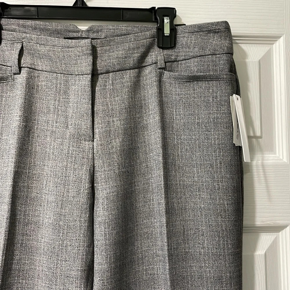 Amanda & Chelsea Pants - Picture 4 of 13